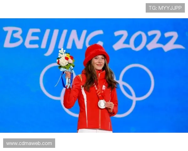 谷爱凌金带闪耀领奖台天生强者